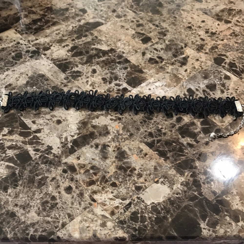 Black lace choker